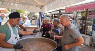 Adıyaman Belediyesi’nden 6 bin kişiye aşure ikramı - Videolu Haber