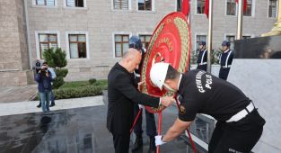 Adıyaman’da 10 Kasım anma töreni valilikte yapıldı