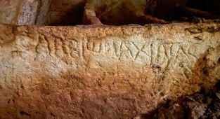 Adıyaman'da 1800 yıllık 17 oda mezarı bulundu