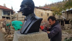 Adıyaman'da 54 Yıllık Atatürk Büstü Onarıldı