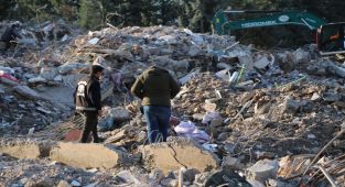 Adıyaman'da 56 gün sonra enkaz altında yaşlı kadın başı bulundu - Videolu Haber