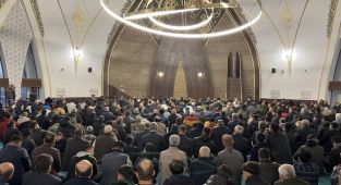 Adıyaman’da bayram sabahı binlerce kişi saf tuttu - Videolu Haber