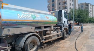 Adıyaman’da Belediyesi’nde temizlik mesaisi: 18 tanker, iki vardiya