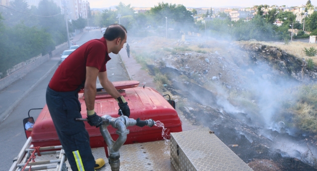 Adıyaman' da Bir Evin Bahçesinde Yangın Çıktı - Videolu Haber