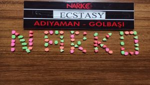Adıyaman'da bir otomobilde 73 adet ecstasy hap ele geçirildi