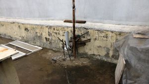 Adıyaman’da Çatısına Yıldırım Düşen Binada Hasar Oluştu