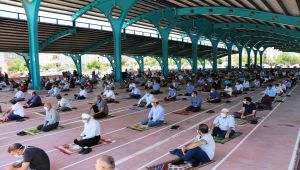 Adıyaman’da cuma namazı tedbirlerle kılındı