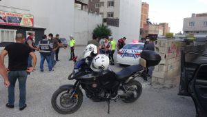 Adıyaman'da 'dur' ihtarına uymayan otomobil kovalamaca sonucu yakalandı - Videolu Haber