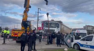 Adıyaman'da feci kaza: Hafriyat kamyonun altında metrelerce sürüklendi - Videolu Haber
