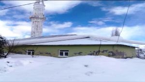 Adıyaman’da Fırtına Minareyi Devirdi