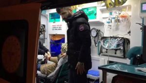 Adıyaman'da hafif ticari araçlar çarpıştı: 2 yaralı - Videolu Haber