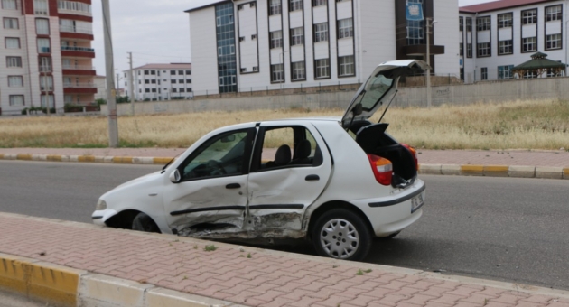 Adıyaman'da İki Otomobil Çarpıştı: 4 Yaralı