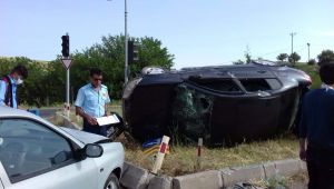 Adıyaman’da İki Otomobil Kavşakta Çarpıştı: 1 Yaralı