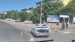 Adıyaman’da iki otomobil kavşakta çarpıştı: 4 yaralı