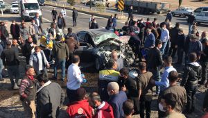 Adıyaman'da iki otomobil tıra çarptı: 1, ölü, 4 ağır yaralı - Videolu Haber