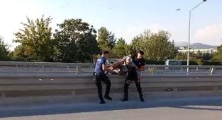 Adıyaman'da intihar girişimi polis tarafından önledi - Videolu Haber