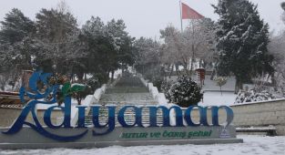 Adıyaman'da kar yağışı etkisini gösterdi - Videolu Haber