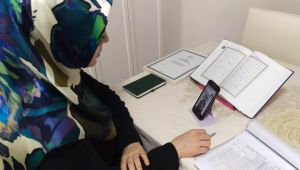 Adıyaman'da Kız Öğrenciler, Uzaktan Eğitimle Hafızlığı Tamamladı