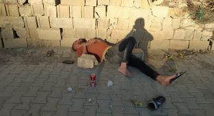 Adıyaman’da madde kullanan şahıs emniyet binası karşısında yere yığıldı