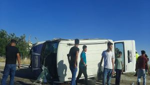 Adıyaman'da minibüs devrildi: 5 yaralı - Videolu Haber