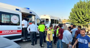 Adıyaman'da minibüs ile TIR çarpıştı: 5 yaralı - Videolu Haber
