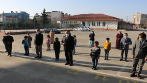 Adıyaman'da okul bahçesinde İstiklal Marşı okundu - Videolu Haber