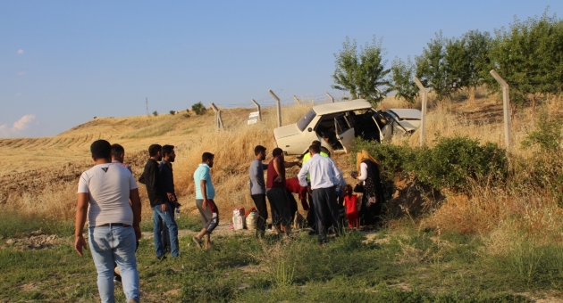 Adıyaman'da Otomobil Şarampole Devrildi: 6 Kişi Yaralandı