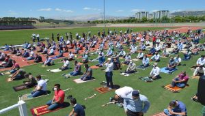 Adıyaman'da salgın sonrası ilk cuma namazı - Videolu Haber