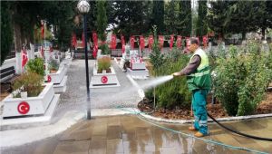 Adıyaman'da, Şehir Mezarlığı Ve Şehitlikte Temizlik Çalışması Yapıldı