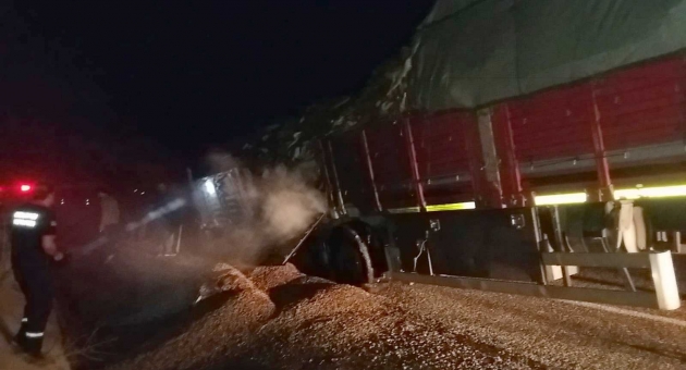 Adıyaman'da Seyir Halindeki Kamyon Yandı
