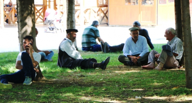 Adıyaman'da Sıcak Havadan Bunalan Vatandaşlar Ağaçlık Alanlarda Serinliyor - Videolu Haber