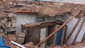Adıyaman'da Şiddetli Yağış Nedeniyle Ev Çöktü - Videolu Haber