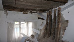 Adıyaman'da Şiddetli Yağış Sonrası Evin Odası Çöktü - Videolu Haber