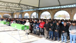Adıyaman'da Sobadan Zehirlenen Anne Ve Kızı Toprağa Verildi