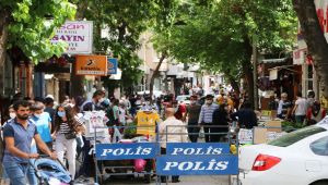 Adıyaman'da 'Sosyal Mesafesiz' Bayram Telaşı
