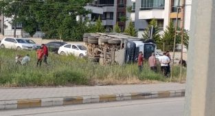Adıyaman’da TOKİ şantiyesinden çıkan kamyon devrildi: Şans eseri yaralanan olmadı