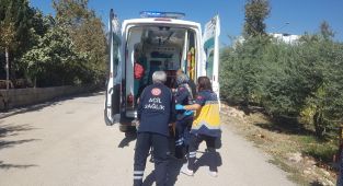 Adıyaman'da Trafik Kazası: Motosikletin arkasındaki kadın düşerek yaralandı