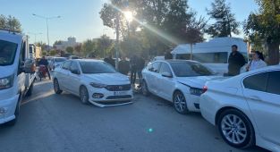 Adıyaman'da zincirleme kaza: 4 araç birbirine girdi - Videolu Haber