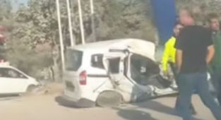Adıyaman-Kahta yolunda trafik kazasında bir araç kullanılamaz hale geldi: 2 yaralı