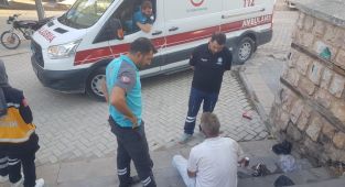 Adıyaman Kale Önü'nde baygın bulunan kişi hastaneye kaldırıldı - Videolu Haber