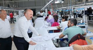 Adıyaman OSB'de Vali Dr. Osman Varol'dan Ekspres Tekstil ve Gürteks Tekstil'e ziyaret