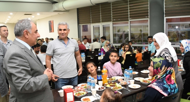 Adıyaman Üniversitesi Ailesi İftar Yemeğinde Bir Araya Geldi