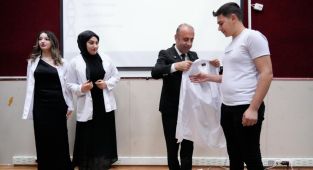 Adıyaman Üniversitesi Eczacılık Fakültesi’nde ‘Beyaz Önlük Töreni’ gerçekleştirildi