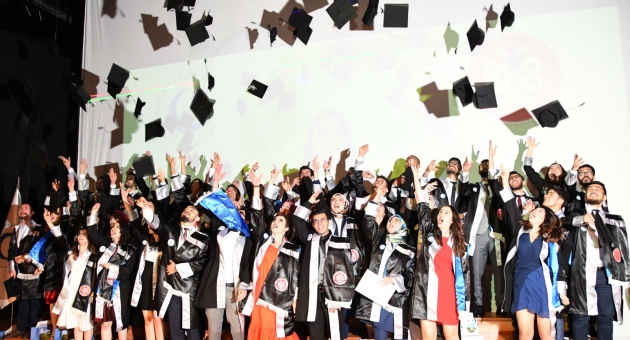 Adıyaman Üniversitesi Tıp Fakültesinde Mezuniyet Coşkusu
