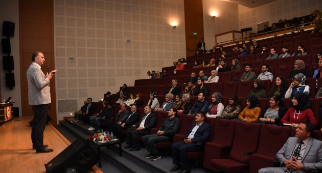 Adıyaman Üniversitesinde "İsminiz Markadır, İçini Doldurun" Konferansı