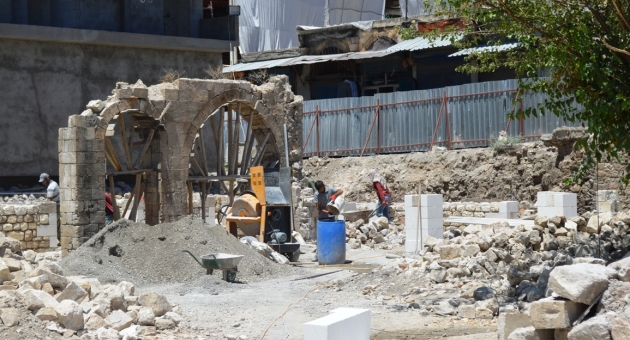 Adıyaman Valisi Pekmez, 200 Yıllık Tarihi Tuz Hanı Restorasyon Çalışmaları İnceledi