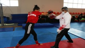 Adıyamanlı kadınlar kendini savunmak için 'kick boks' öğreniyor - Videolu Haber