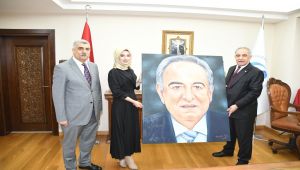 ADYÜ Öğrencisi Kılınç’tan Rektör Turgut’a Anlamlı Hediye