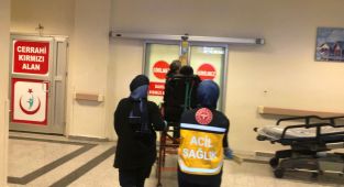 Ağacı budarken tahrayla ile elini yaraladı