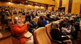 Aile Danışmanı Tongar, ebeveynlere çocuk eğitimini anlattı